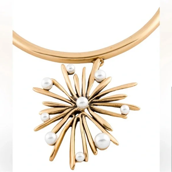 Oscar del La renta necklace preowned excellent shape